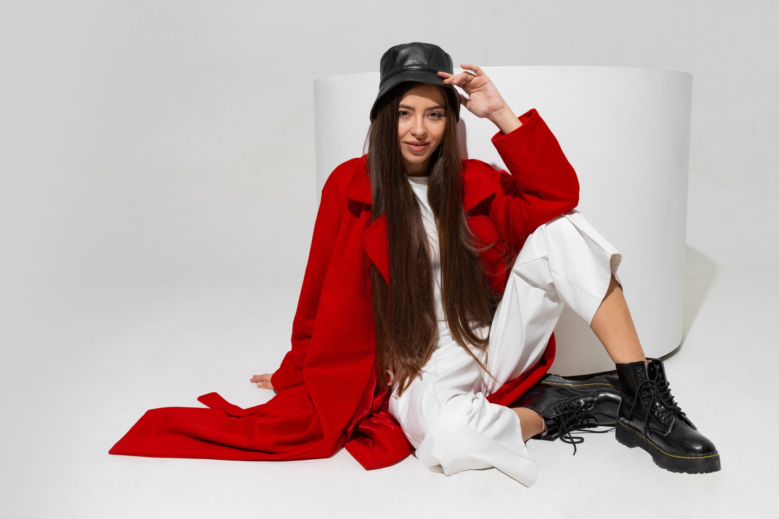 Fashionable,Model,In,Stylish,Hat,,Red,Coat,And,Boots,Posing